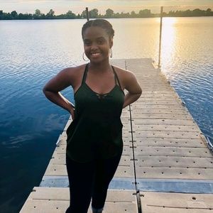 Meet your Posher, Deedee